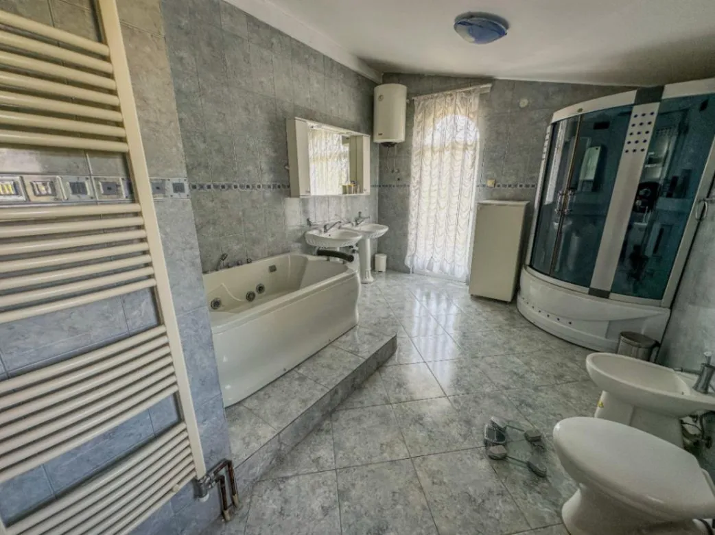 Rent, house, 500m², Gorica C, Podgorica