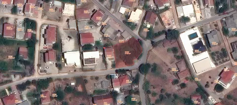 Satelitski snimak katastarske parcele sa ucrtanim granicama i brojevima. - image 4
