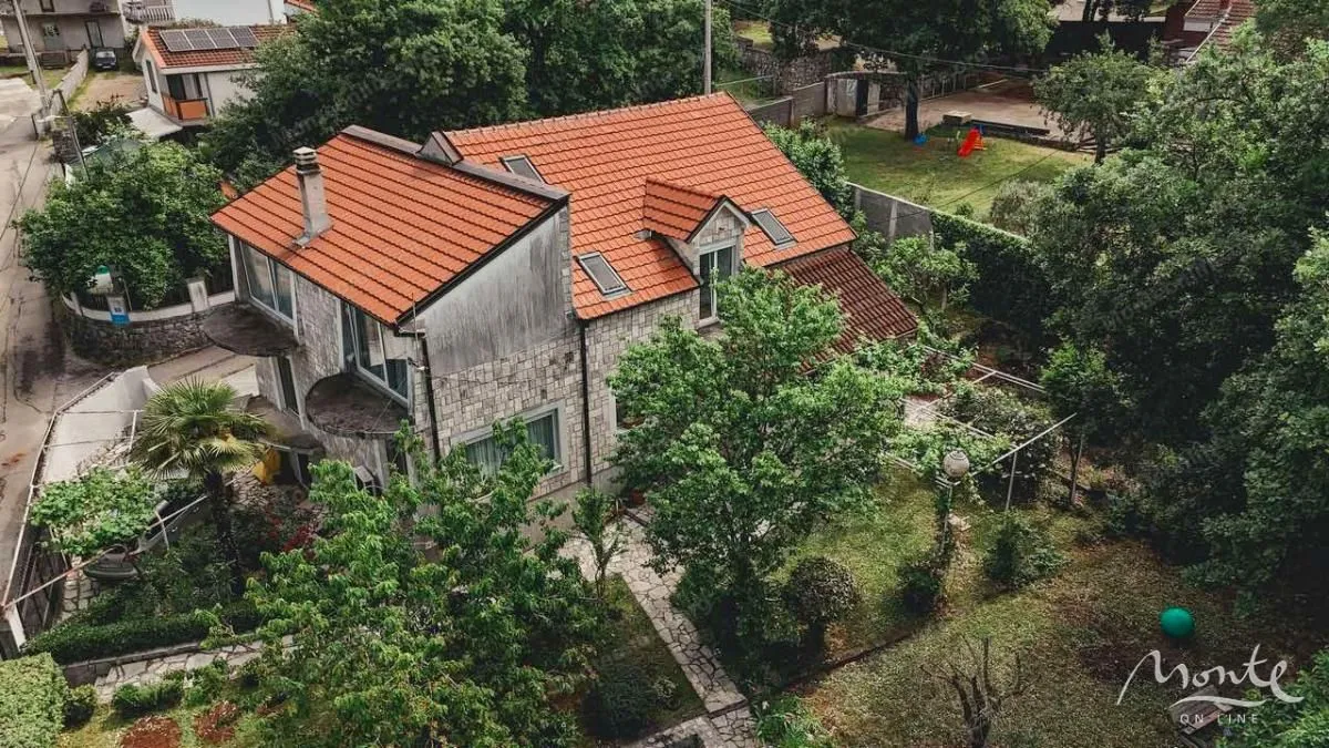 Prodaja, kuća, 350m², Velje Brdo, Podgorica