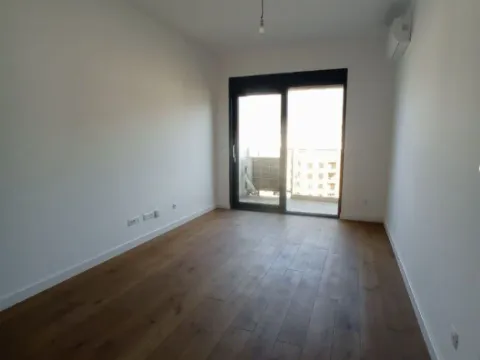 Prodaja, dvosoban stan, 80m², Centar, Bar