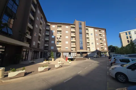 Exterior of a modern residential building with a courtyard and parking. - image 2