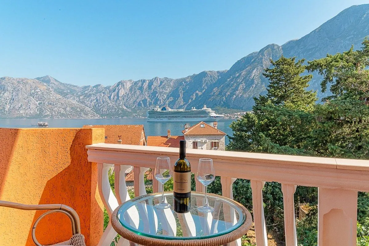 Prodaja, jednosoban stan, 43m², Prčanj, Kotor