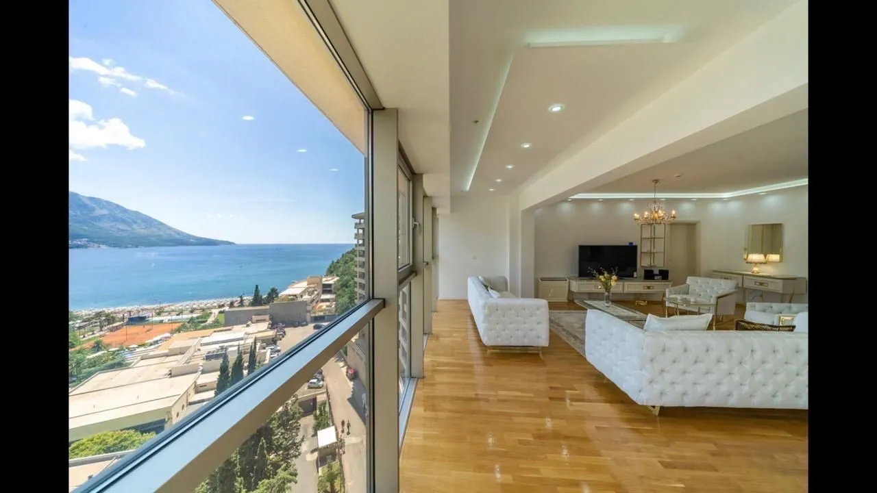 Rent, three bedroom apartment, 150m², Dukley Gardens, Budva