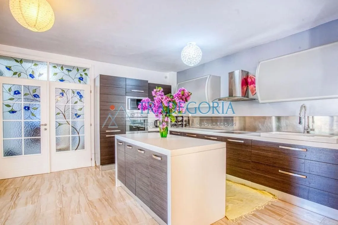 Prodaja, ugostiteljski objekat, 358m², Budva, Crna Gora