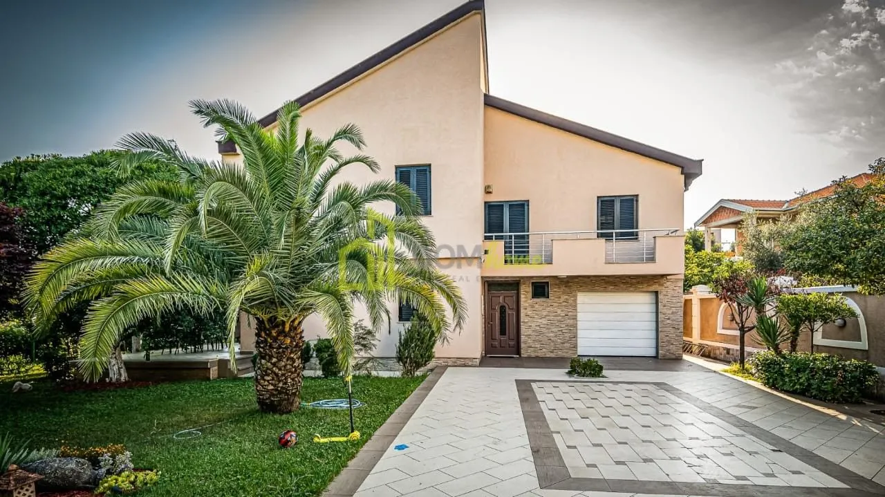 Prodaja, kuća, 280m², Masline, Podgorica