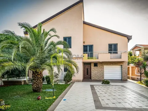 Prodaja, kuća, 280m², Masline, Podgorica