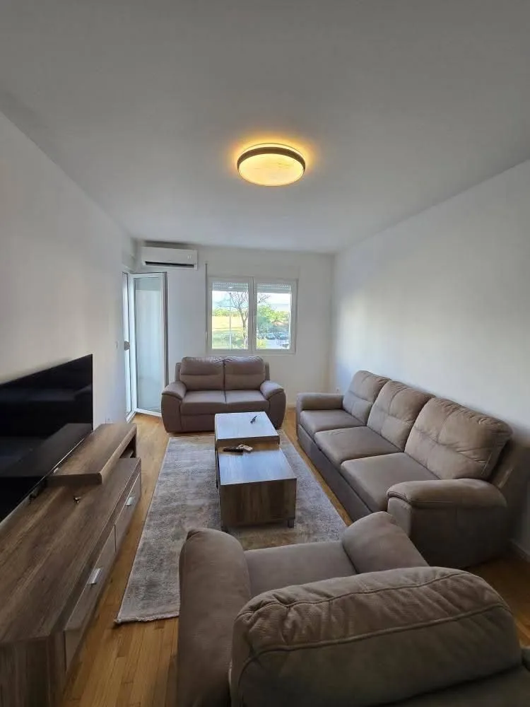 Izdavanje, jednosoban stan, 47m², Stari Aerodrom, Podgorica