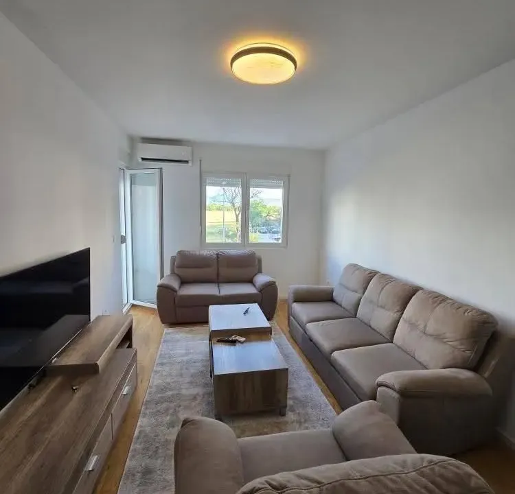 Izdavanje, jednosoban stan, 47m², Stari Aerodrom, Podgorica