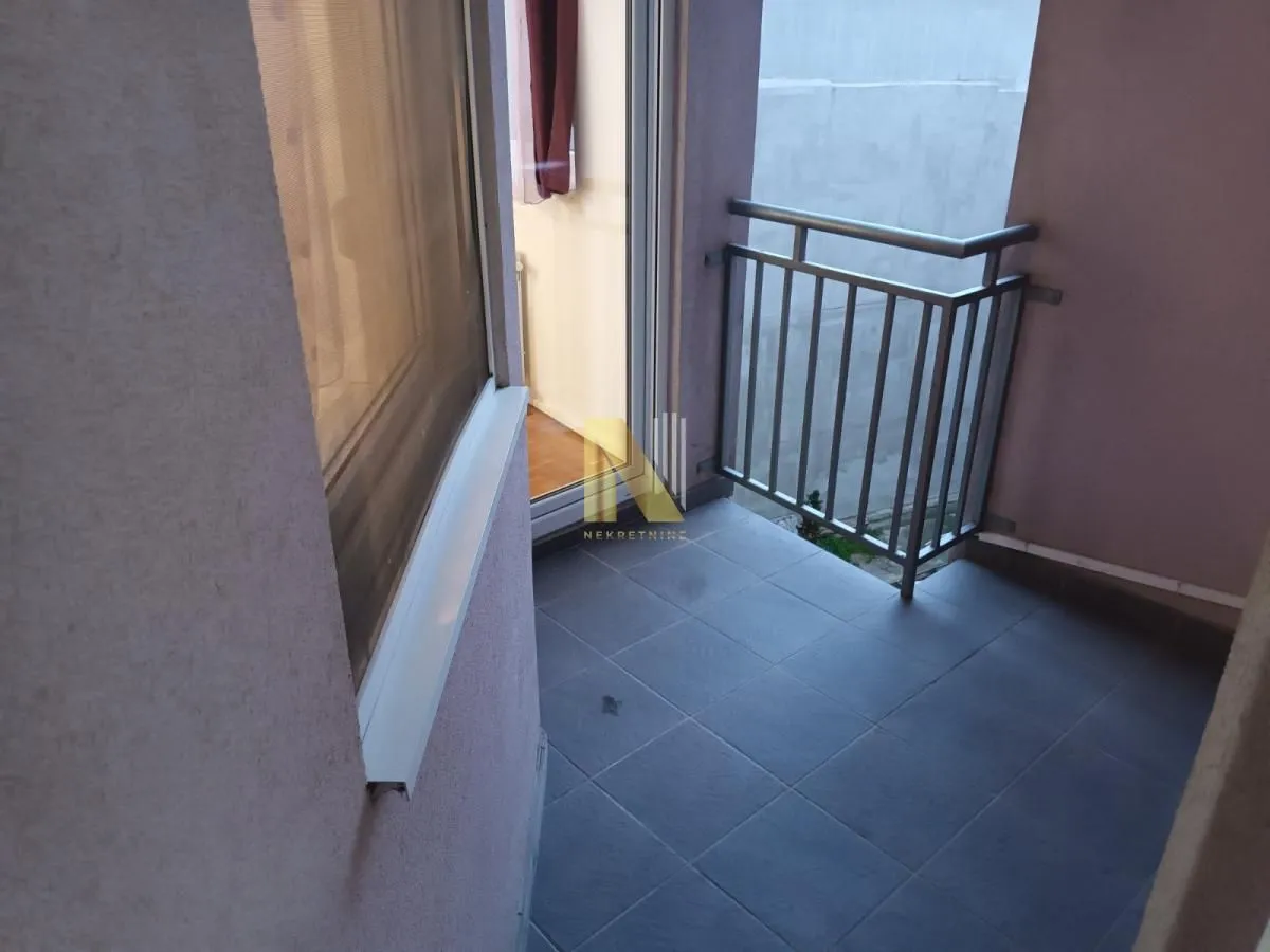 Izdavanje, dvosoban stan, 50m², Centar, Novi Sad