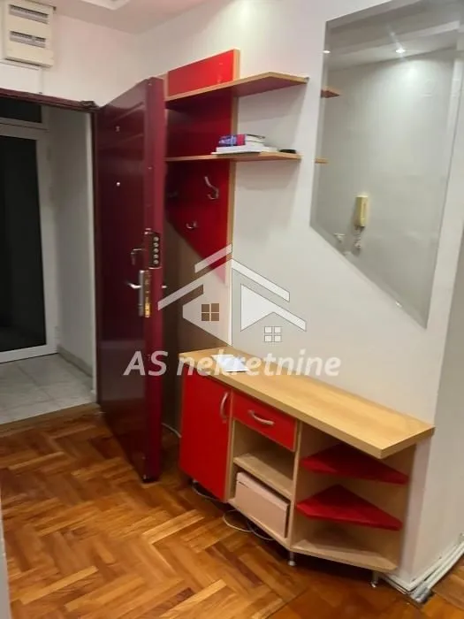 Izdavanje, trosoban stan, 120m², Uciteljsko Naselje, Zvezdara Sve Podlokacije