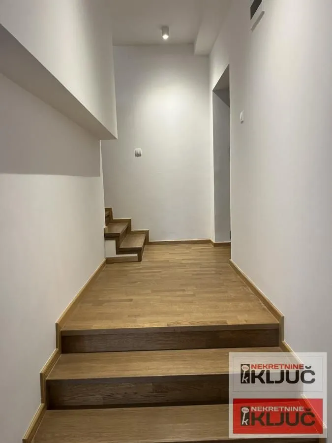 Izdavanje, kuća, 247m², Sremska Kamenica, Petrovaradin