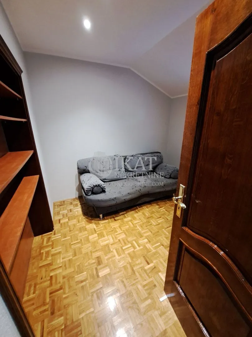 Prodaja, kuća, 250m², Novi Banovci, Stara Pazova