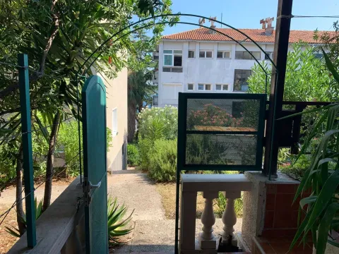 Rent, one bedroom apartment, 48m², Centar, Herceg Novi - image 12