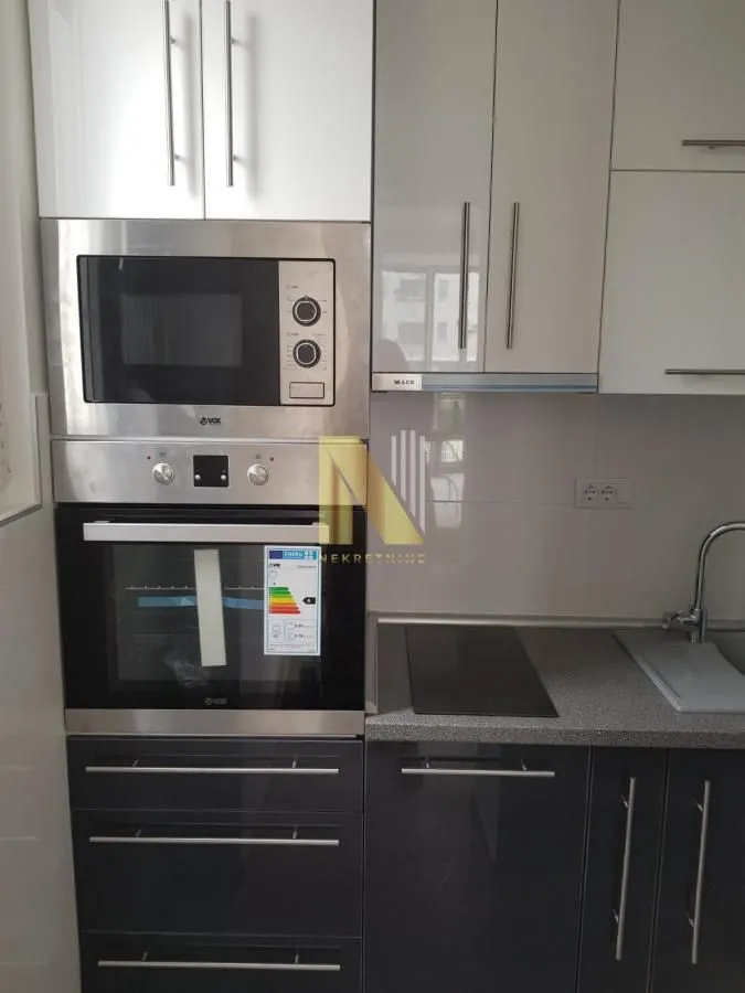 Izdavanje, trosoban stan, 80m², Stari grad, Novi Sad