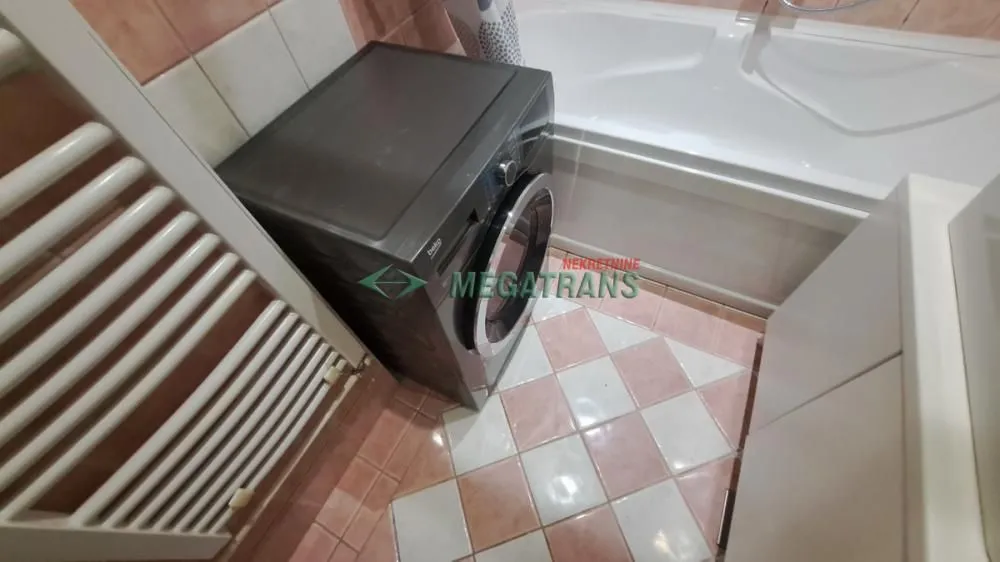 Izdavanje, trosoban stan, 72m², Centar, Novi Sad