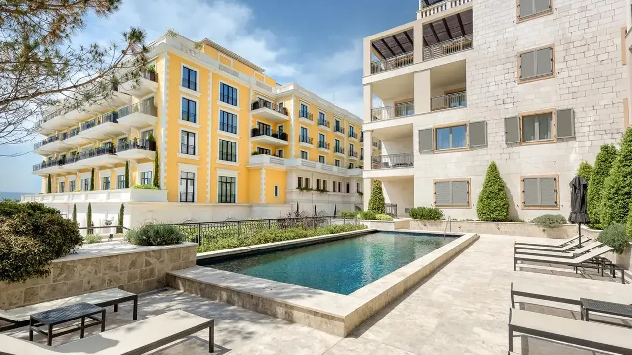 Izdavanje, stan, 70m², Tivat, Crna Gora