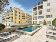 Izdavanje, stan, 70m², Tivat, Crna Gora - image 1