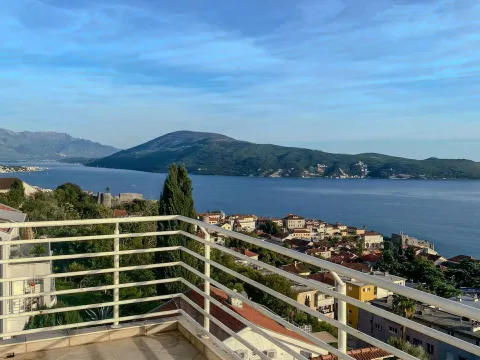 Izdavanje, dvosoban stan, 96m², Centar, Herceg Novi - image 2