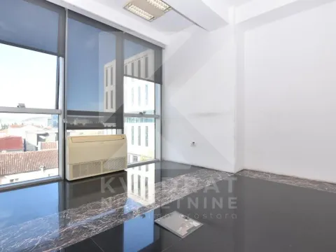 Izdavanje, poslovni prostor, 185m², Centar, Podgorica - image 8