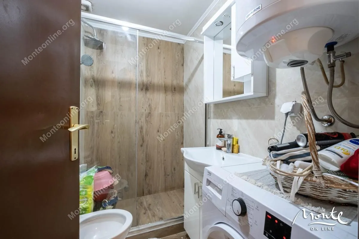 Prodaja, trosoban stan, 63m², Tivat, Crna Gora