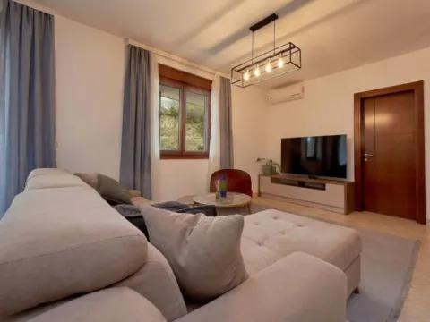 Sale, one bedroom apartment, 68m², Bečići, Budva - image 5