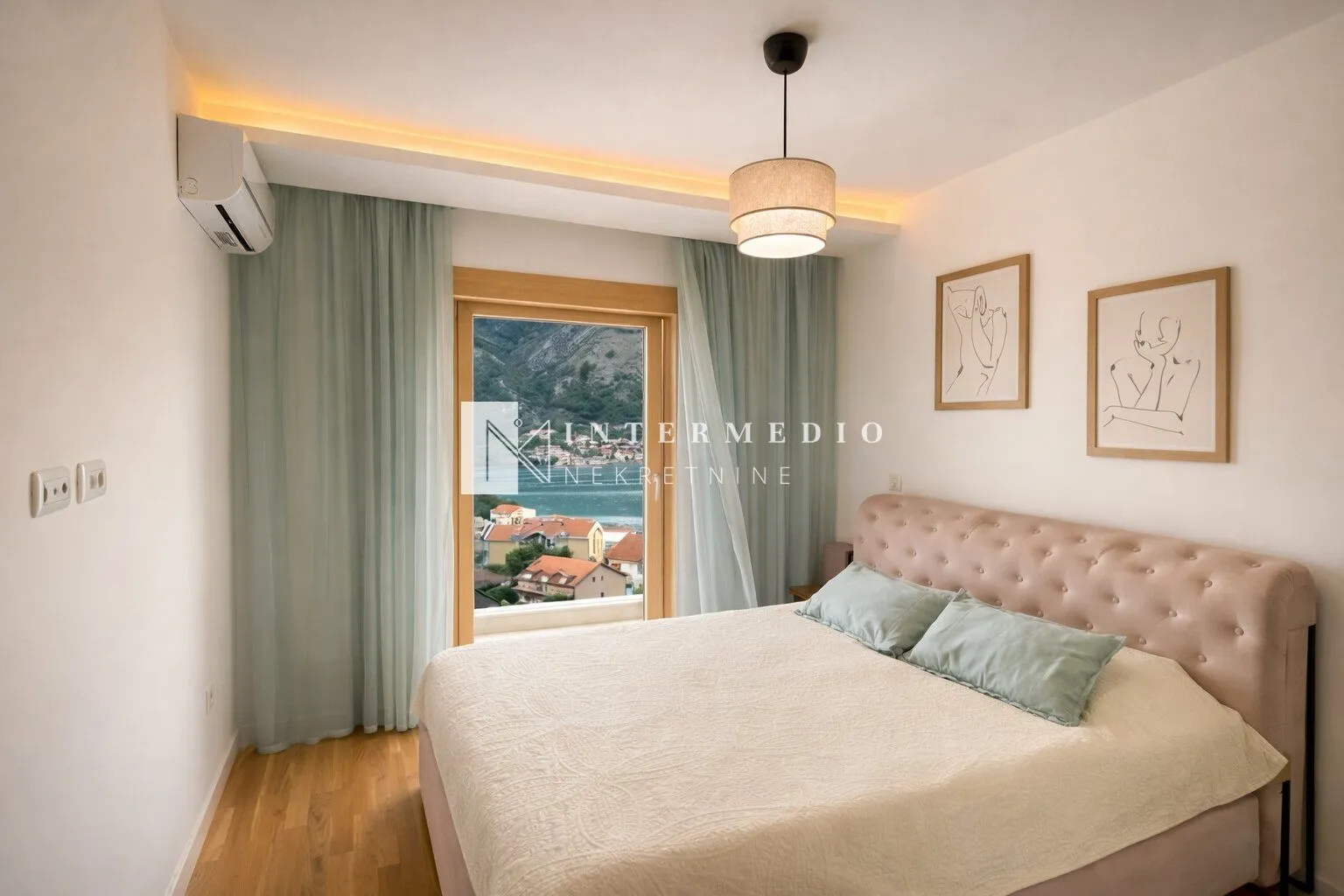Prodaja, dvosoban stan, 62m², Dobrota, Kotor