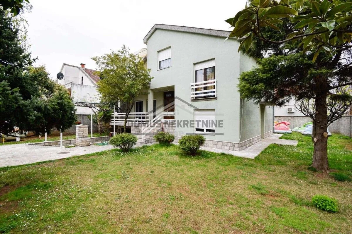 Rent, house, 250m², Stari Aerodrom, Podgorica