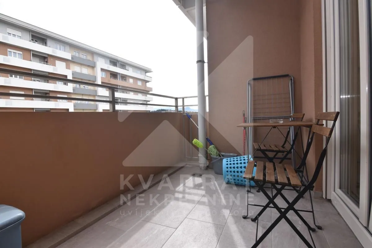 Izdavanje, jednosoban stan, 49m², Central Point, Podgorica