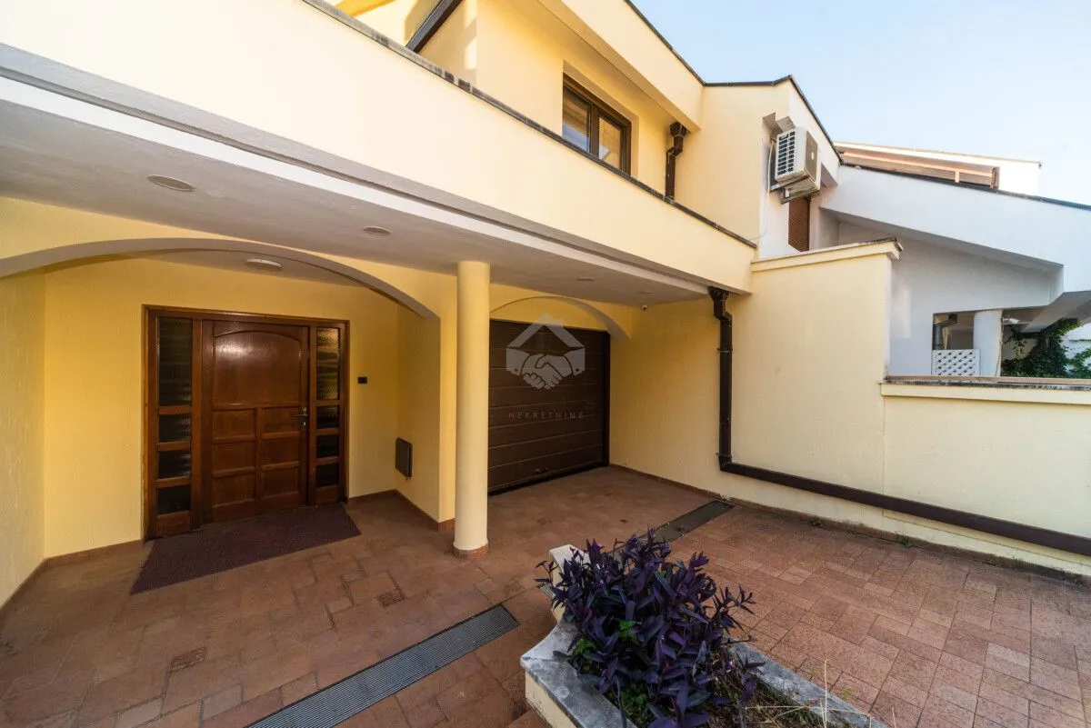 Rent, house, 270m², Gorica C, Podgorica
