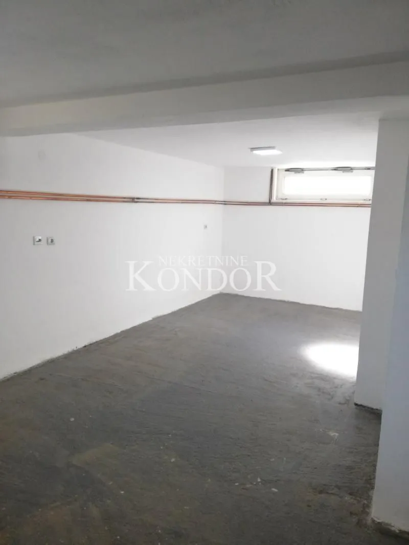 Rent, office space, 350m², Altina, Beograd