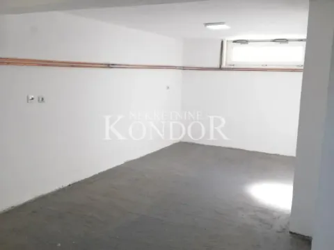 Izdavanje, poslovni prostor, 350m², Altina, Beograd - image 11