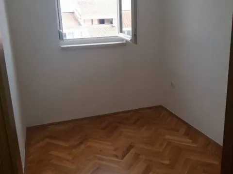 Sale, studio apartment, 33m², Centar, Bar - image 4