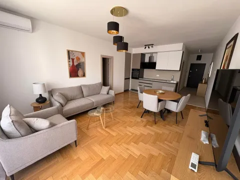 Izdavanje, jednosoban stan, 65m², Centar, Tivat - image 3