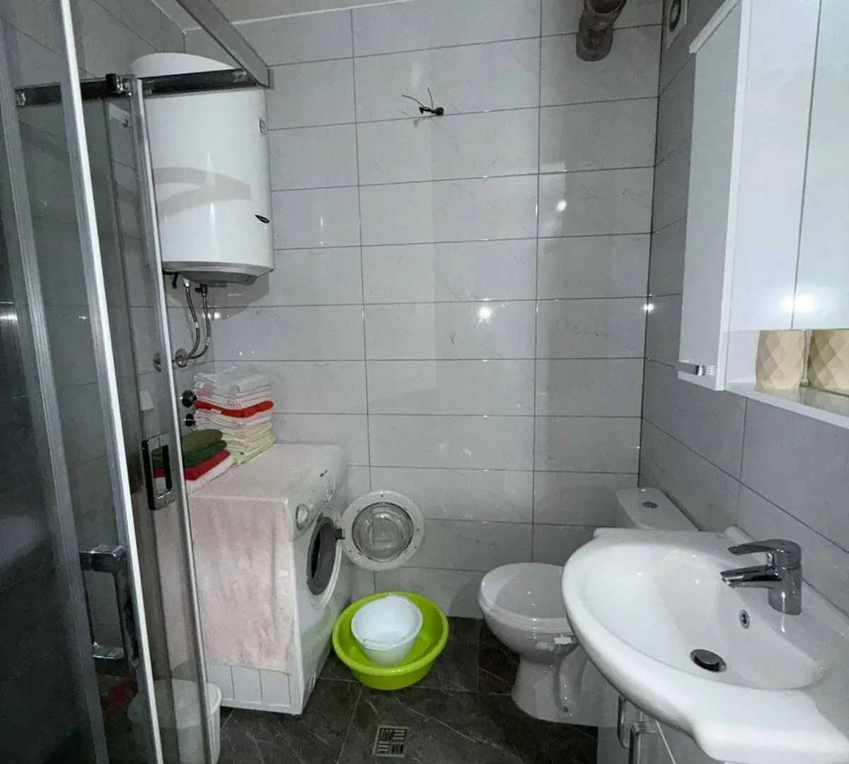 Izdavanje, dvosoban stan, 56m², Gintaš, Podgorica