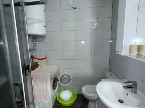 Izdavanje, dvosoban stan, 56m², Gintaš, Podgorica - image 11