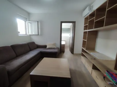 Prodaja, jednosoban stan, 38m², Malo Brdo, Podgorica - image 2