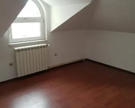 Izdavanje, četvorosoban stan, 180m², Petlovo Brdo, Beograd - image 8