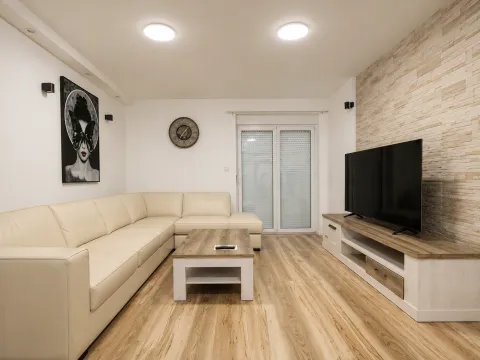 Izdavanje, kuća, 170m², Zagorič, Podgorica - image 3