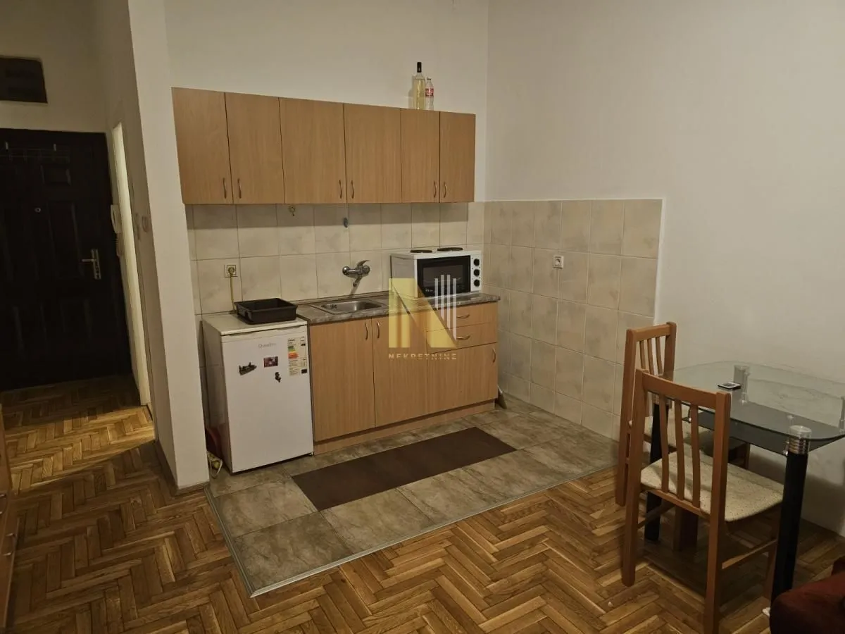 Izdavanje, garsonjera, 26m², Sajmište, Novi Sad