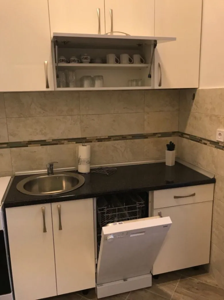 Izdavanje, garsonjera, 34m², Đenovići, Herceg Novi