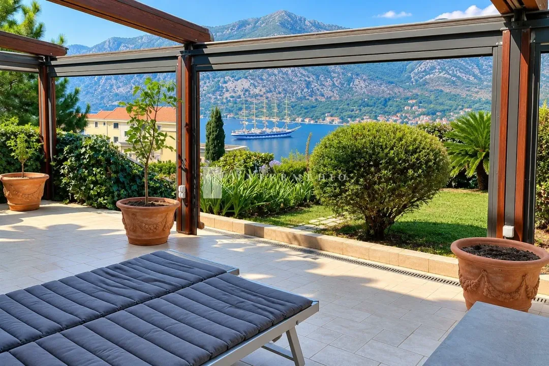 Sale, two bedroom apartment, 74m², Dobrota, Kotor