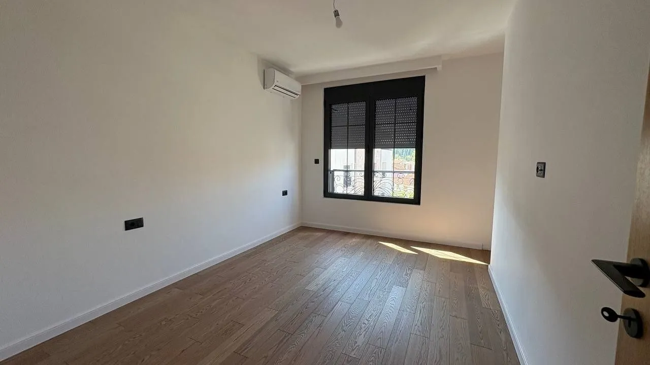 Prodaja, trosoban stan, 96m², Tivat, Crna Gora