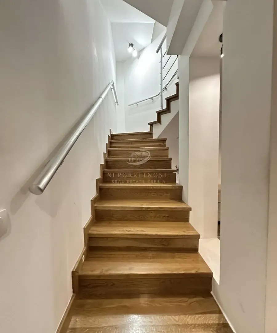 Sale, house, 300m², Lekino Brdo, Voždovac Sve Podlokacije