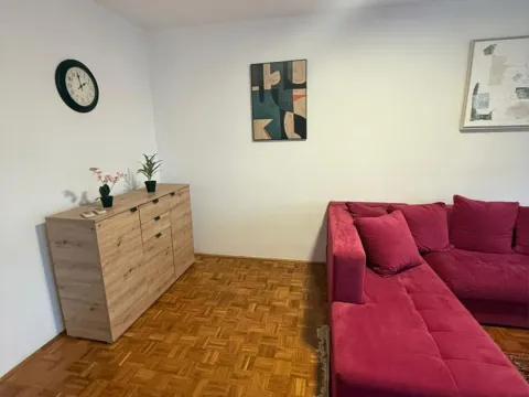 Izdavanje, trosoban stan, 70m², Centar, Bar - image 9