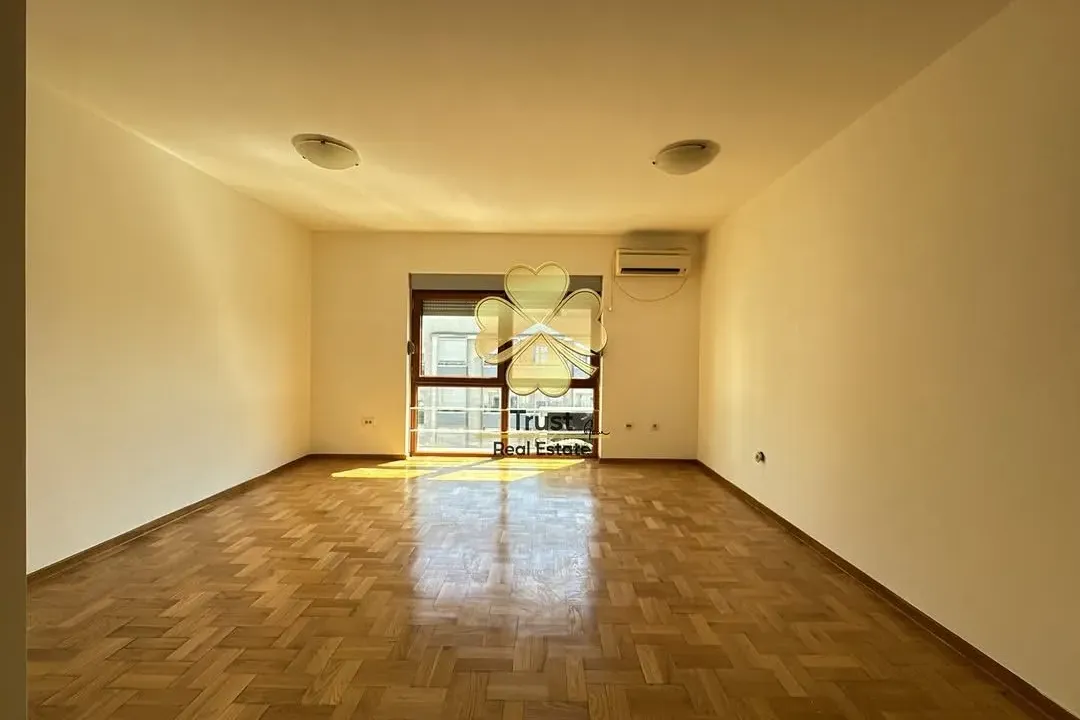 Prodaja, garsonjera, 30m², Tološka šuma, Podgorica