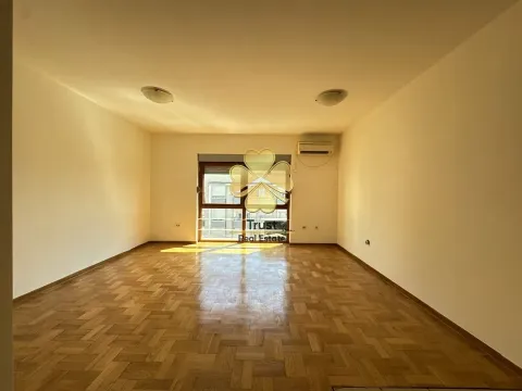 Sale, studio apartment, 30m², Tološka šuma, Podgorica