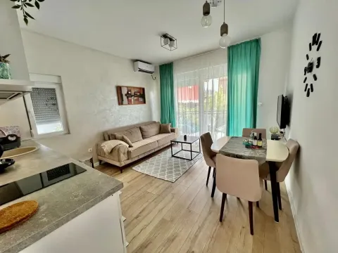 Izdavanje, stan, 35m², Tivat, Crna Gora - image 4
