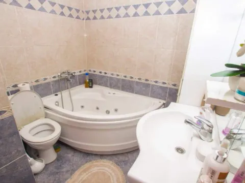 Prodaja, dvosoban stan, 60m², Centar, Bar - image 6