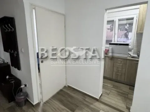 Prodaja, četvorosoban stan, 66m², Južni Bulevar, Vračar Sve Podlokacije - image 5