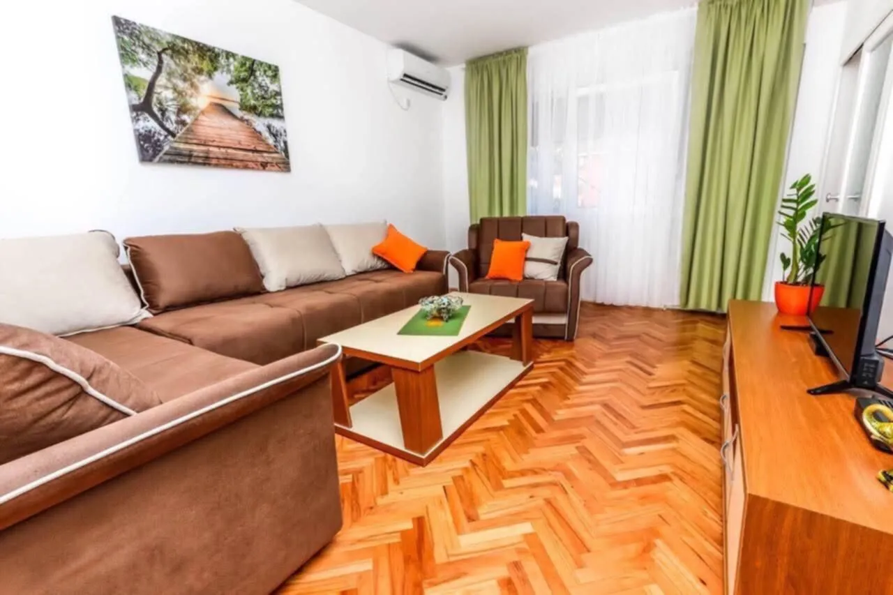 Izdavanje, jednosoban stan, 40m², Centar, Tivat